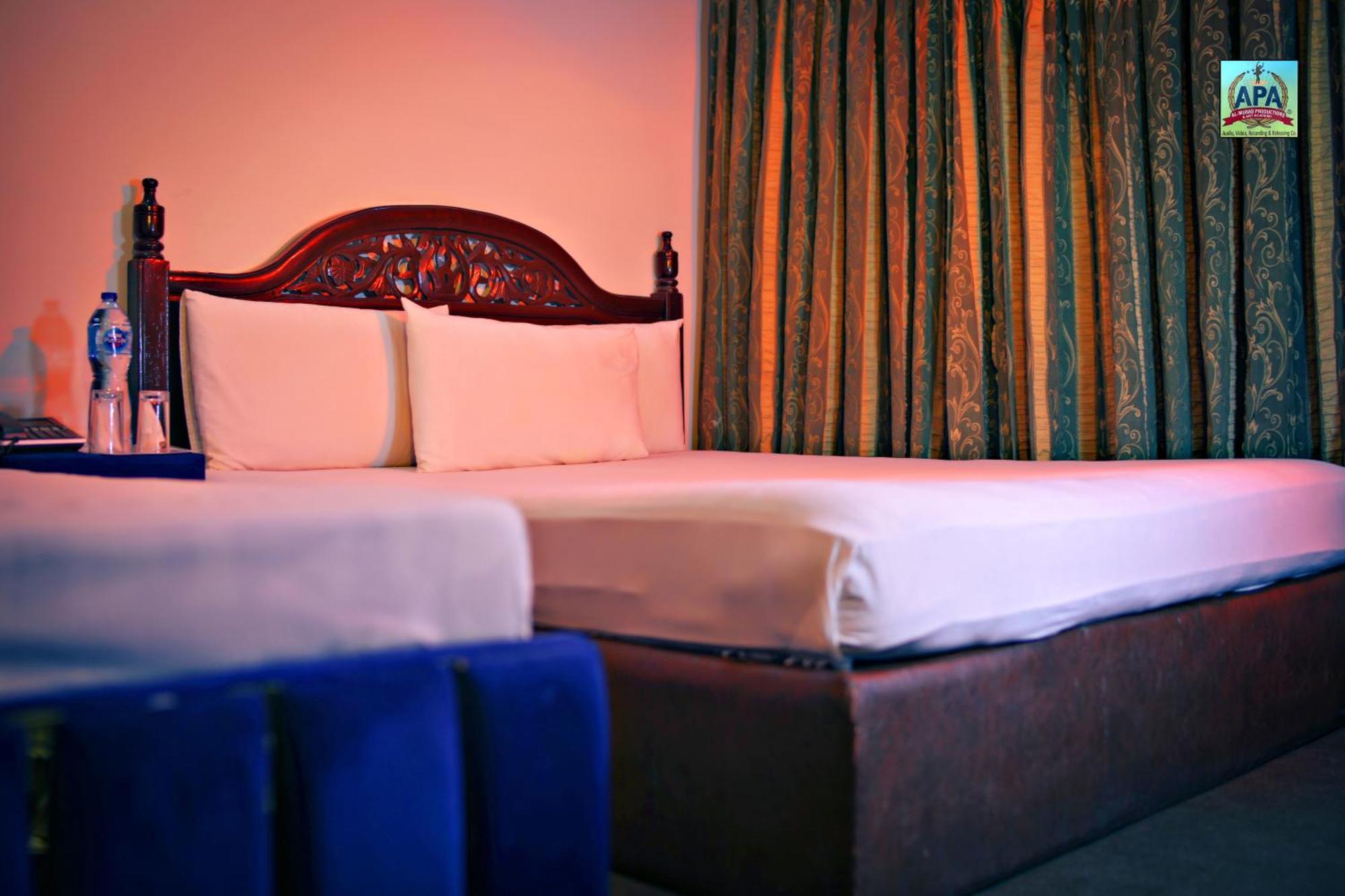 Quick continental Hotel - Jail Road Lahore Esterno foto